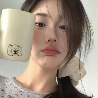 庭院里的女人